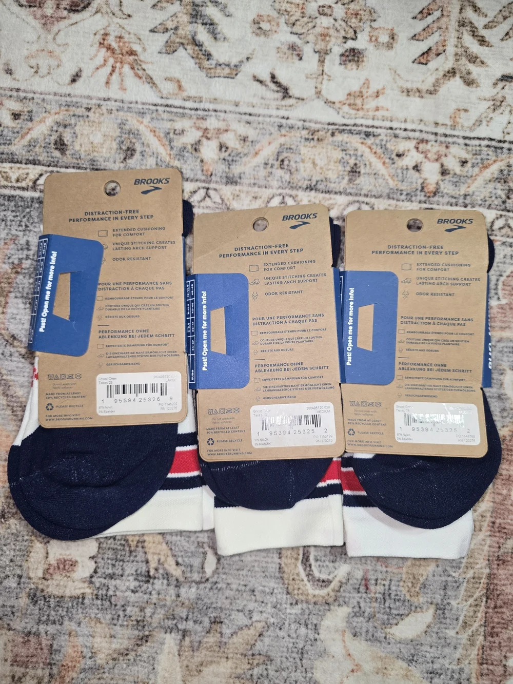 3pr Brooks Crew Cushion Socks in White with Red & Black Stripes
